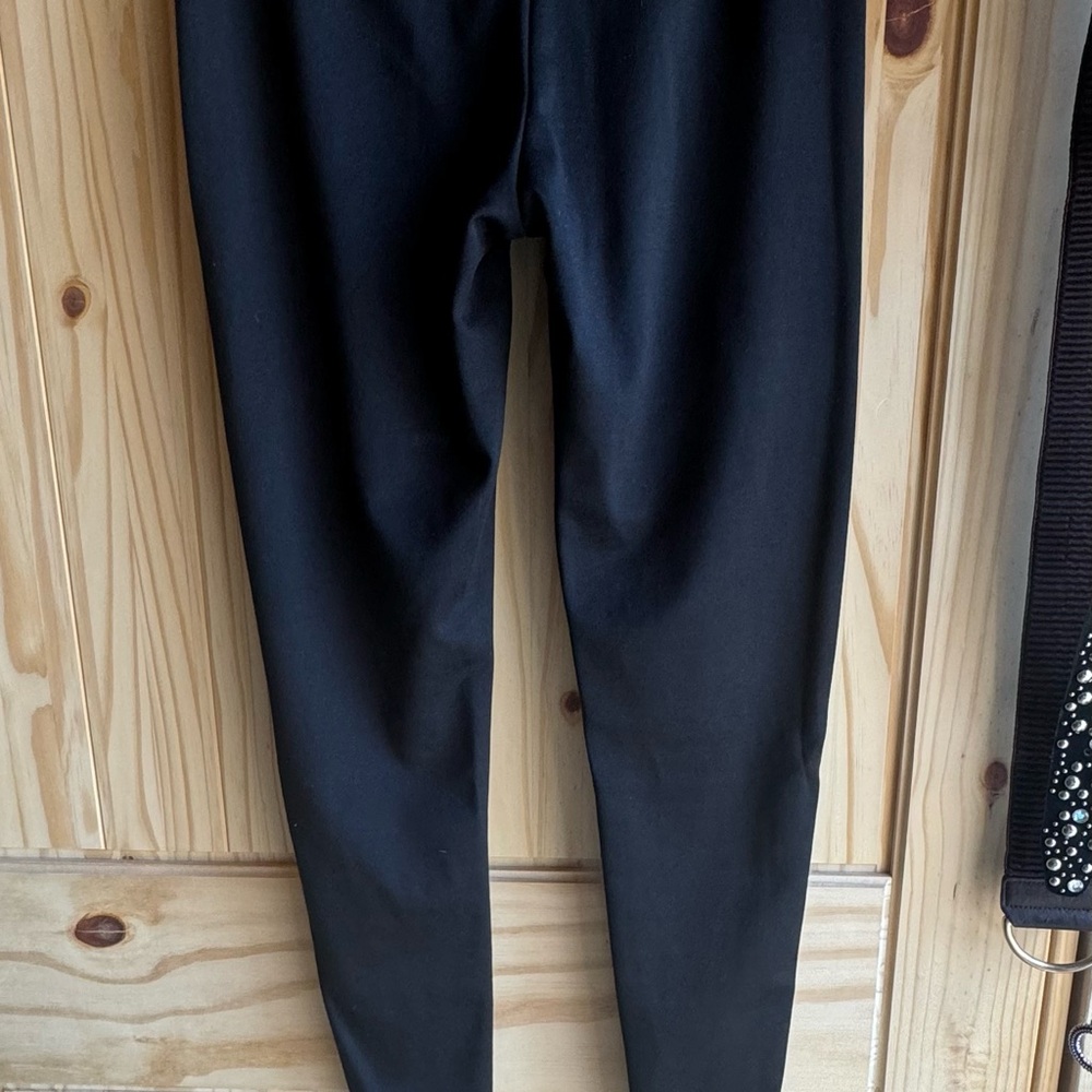 Desigual small black pants with embroidered design on front right thigh
